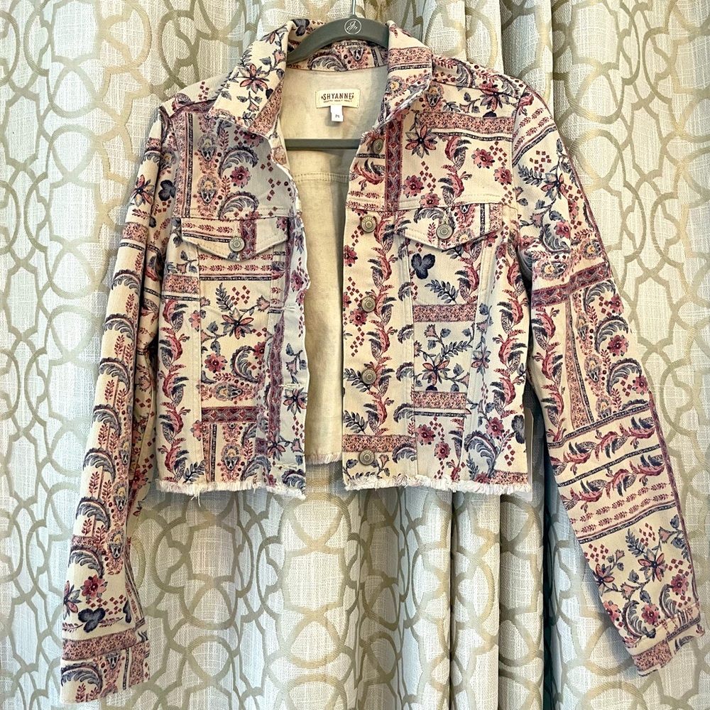 NWT Crop denim jacket by Shyanne. Size M